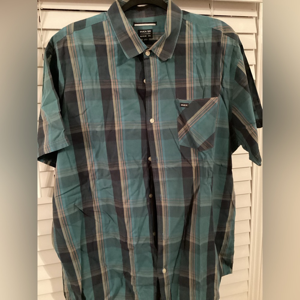 RVCA MENS SHORT SLEEVE XXL SHIRT BUTTON UP.